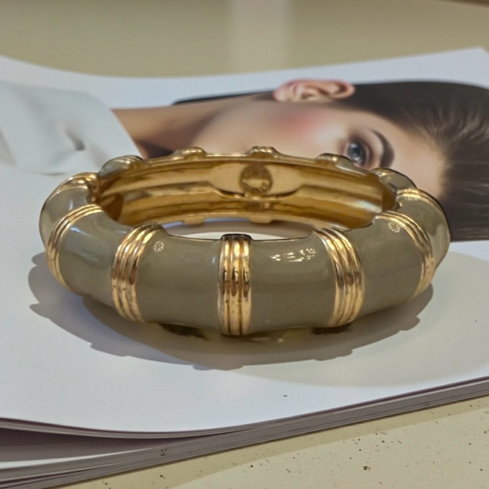 Vintage Elegant Hinged Taupe Enamel & Shiny Gold Tone Bangle Bracelet